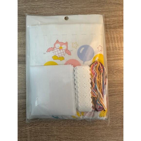 Vintage Quilt Pillow Kit Craft Lace Ruffle Balloons Pastel Bedroom Bedding White - Picture 4 of 4